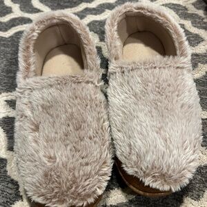 WINTER SALE: light brown very comfy slippers